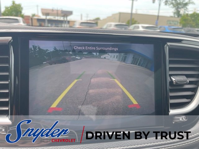 Used 2025 Chrysler Pacifica Limited FWD image 9