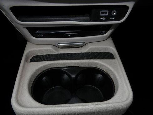 Used 2018 Chrysler Pacifica Limited w/ Tire & Wheel Group image 38