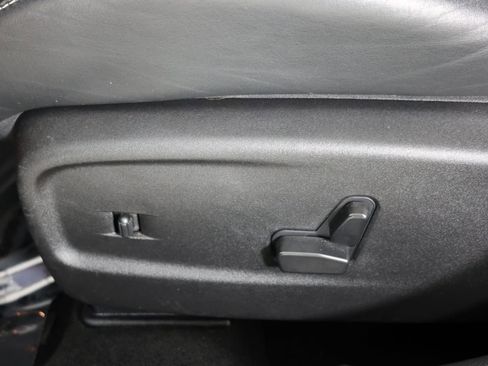 Used 2023 Chrysler 300 C RWD image 25