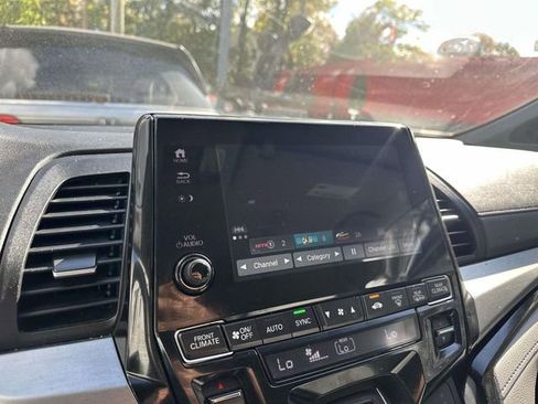 Certified 2022 Honda Odyssey Touring image 24