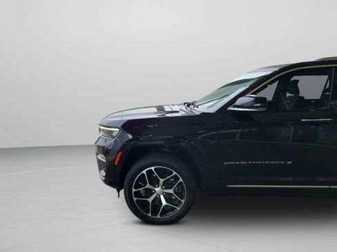 Used 2022 Jeep Grand Cherokee Summit AWD/4WD image 7