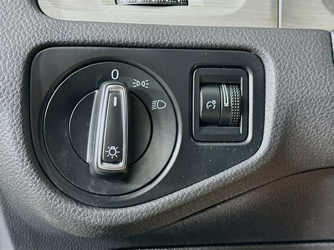 Used 2017 Volkswagen Golf S image 16