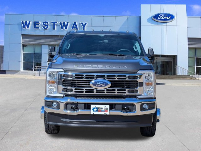Used 2026 Ford F350 4x4 Crew Cab DRW Super Duty image 7