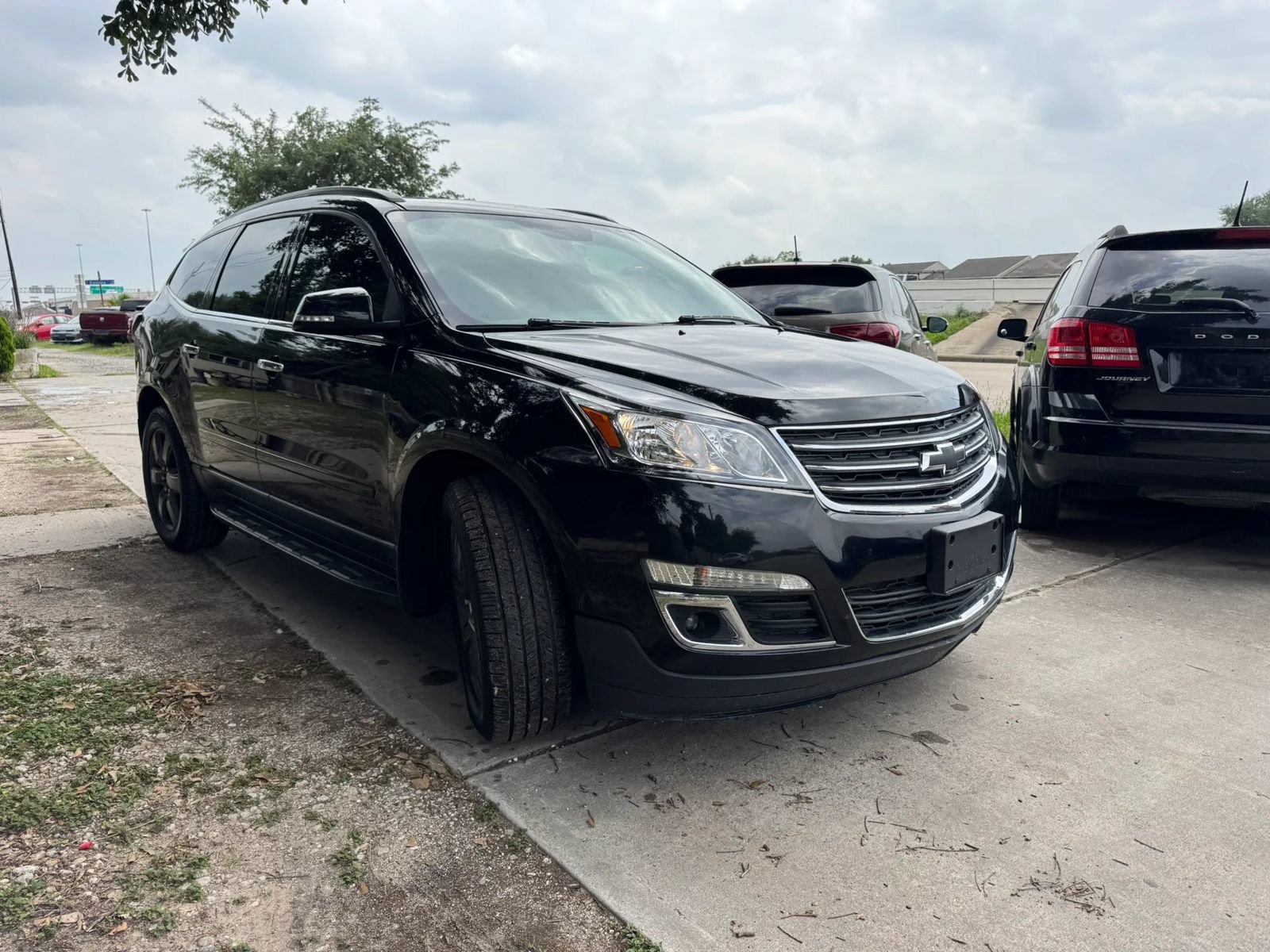 Used 2017 Chevrolet Traverse LT FWD image 4
