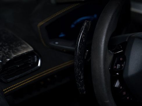 Used 2018 Lamborghini Huracan Performante AWD/4WD image 25