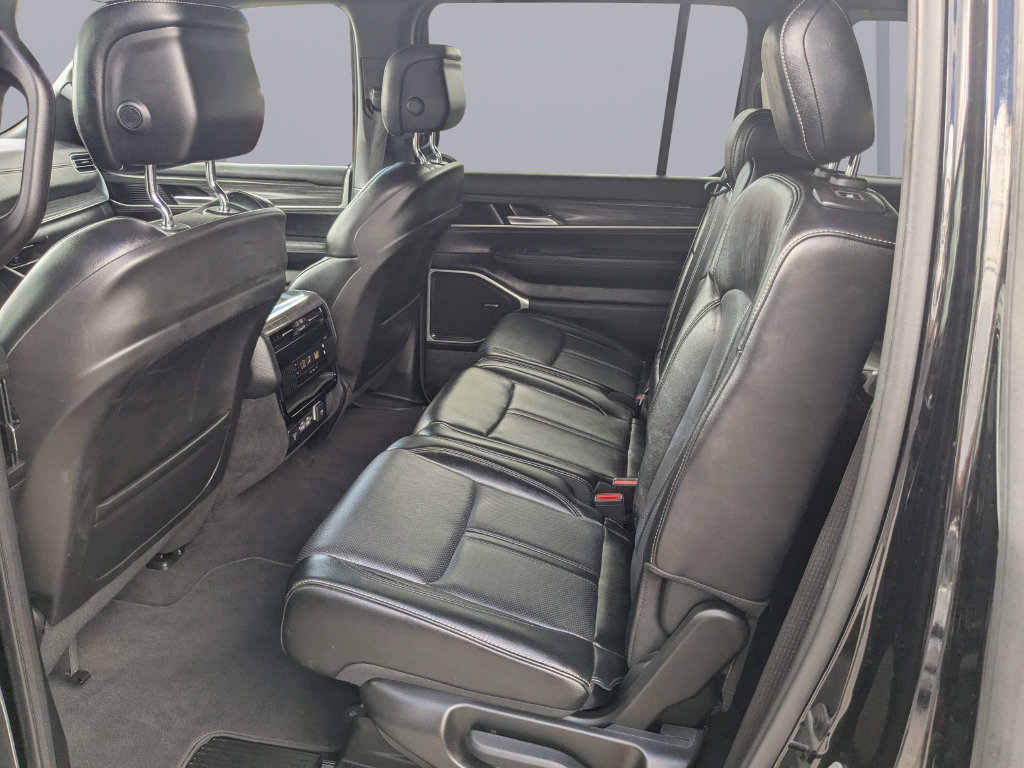 Used 2024 Jeep Wagoneer Series II w/ Flexible Seating Group AWD/4WD image 18