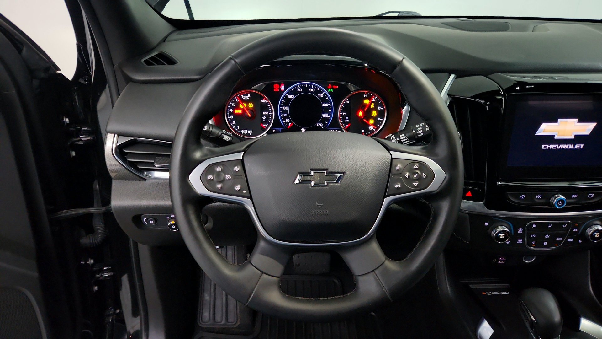 Used 2023 Chevrolet Traverse Premier w/ Redline Edition FWD image 4