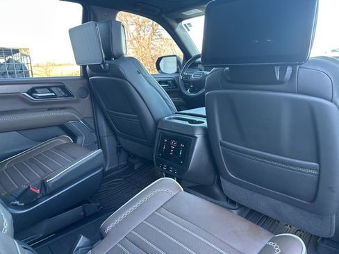 Used 2025 GMC Yukon Denali Ultimate w/ LPO, Floor Liner Package image 50