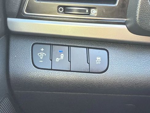 Used 2017 Hyundai Elantra Value Edition image 15