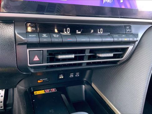 Used 2025 Toyota Camry SE w/ Multimedia Upgrade Package image 32