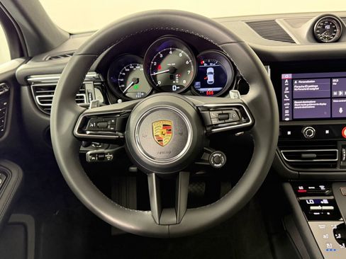 Certified 2026 Porsche Macan AWD/4WD image 18