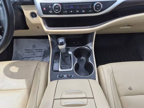 Used 2015 Toyota Highlander Limited AWD/4WD image 32