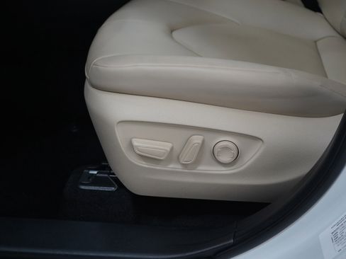 Used 2025 Toyota Highlander XLE AWD/4WD image 23