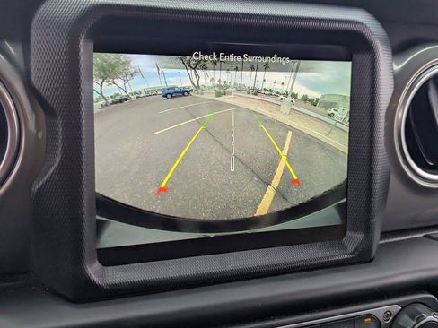 Used 2023 Jeep Wrangler Sahara image 31