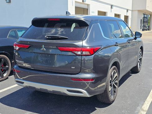 Used 2024 Mitsubishi Outlander SE FWD image 2