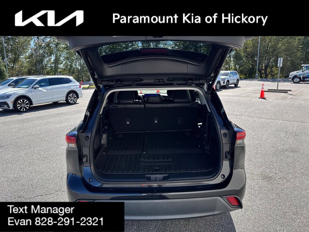 Used 2023 Toyota Highlander XLE FWD image 10
