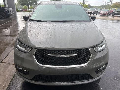 Used 2025 Chrysler Pacifica Select FWD image 4