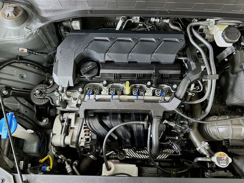 Used 2025 Hyundai Venue SEL image 32