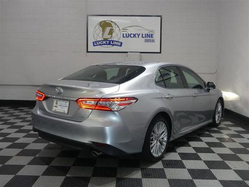 Used 2018 Toyota Camry XLE FWD image 10