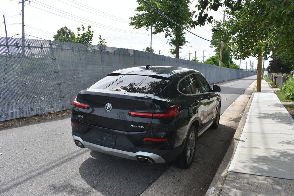 Used 2024 BMW X4 xDrive30i w/ Parking Assistance Package AWD/4WD image 5