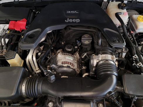 Used 2018 Jeep Wrangler Unlimited Sport S AWD/4WD image 30