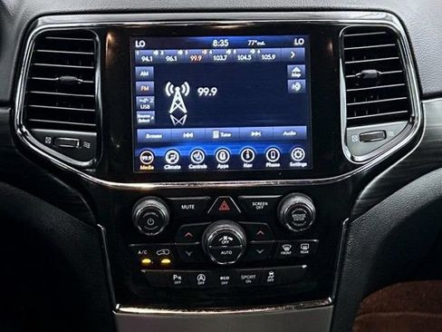 Used 2022 Jeep Grand Cherokee Laredo X AWD/4WD image 12