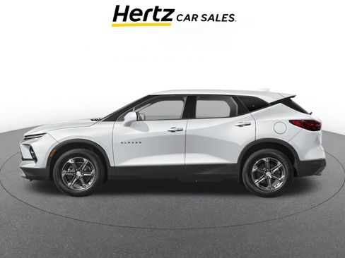 Used 2025 Chevrolet Blazer LT FWD image 3