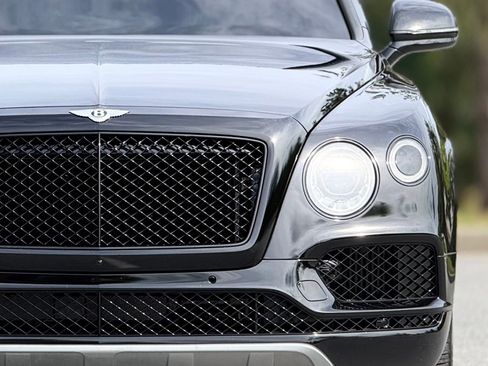 Used 2019 Bentley Bentayga AWD/4WD image 15