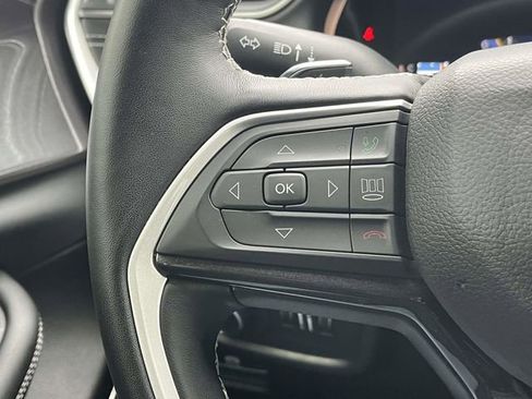 Used 2022 Jeep Grand Cherokee L Laredo image 28