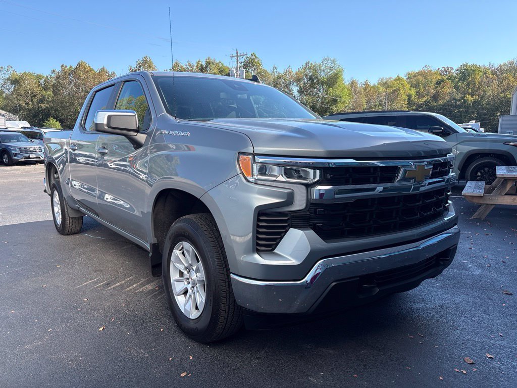 Used 2025 Chevrolet Silverado 1500 LT AWD/4WD image 2