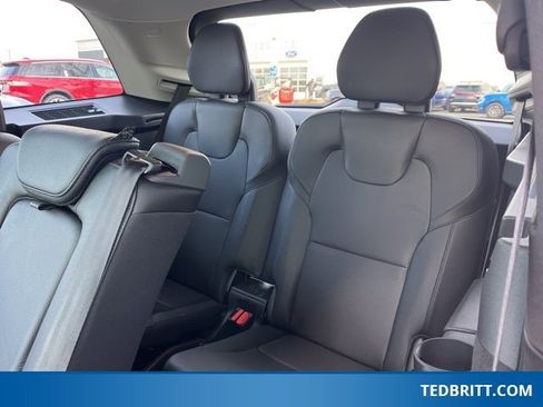 Used 2021 Volvo XC90 T6 Momentum w/ Advanced Package image 17