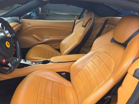 Used 2015 Ferrari California T image 10