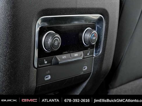 Used 2022 Chevrolet Suburban LT w/ Luxury Package image 20