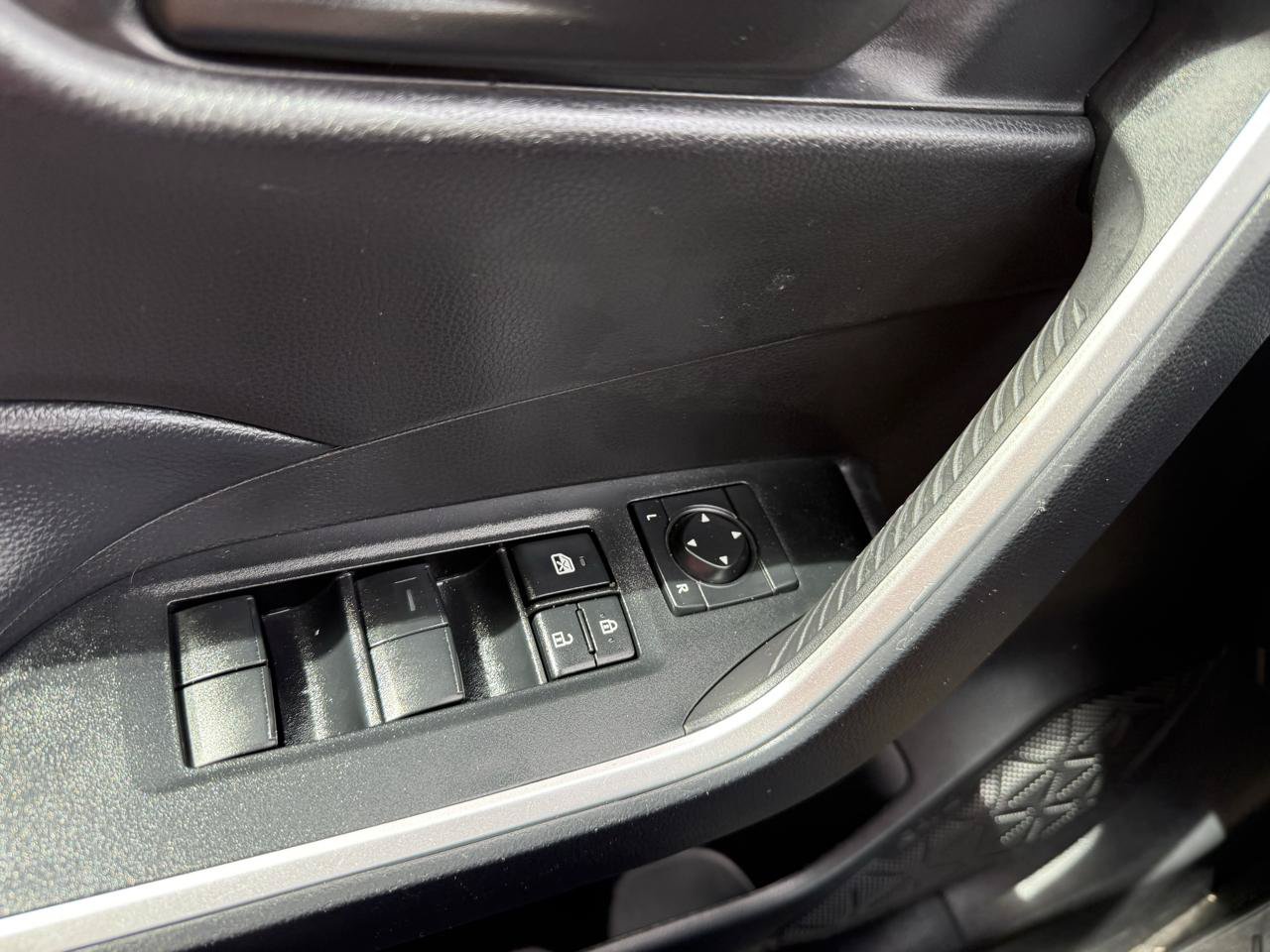 Used 2024 Toyota RAV4 LE FWD image 27