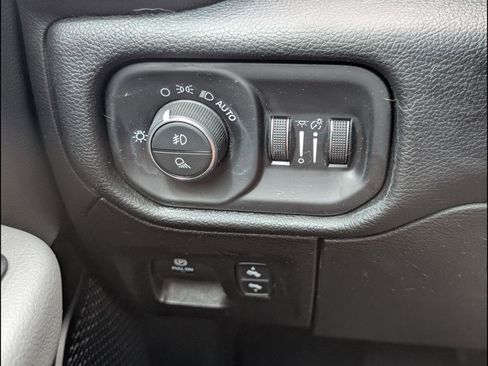Used 2019 RAM 1500 Big Horn AWD/4WD image 17