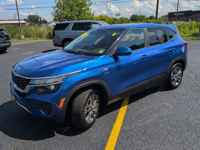 Used 2021 Kia Seltos LX AWD/4WD image 1
