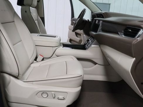 Used 2023 GMC Yukon Denali w/ Advanced Technology Package AWD/4WD image 29
