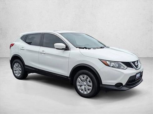 Used 2018 Nissan Rogue Sport S FWD image 3
