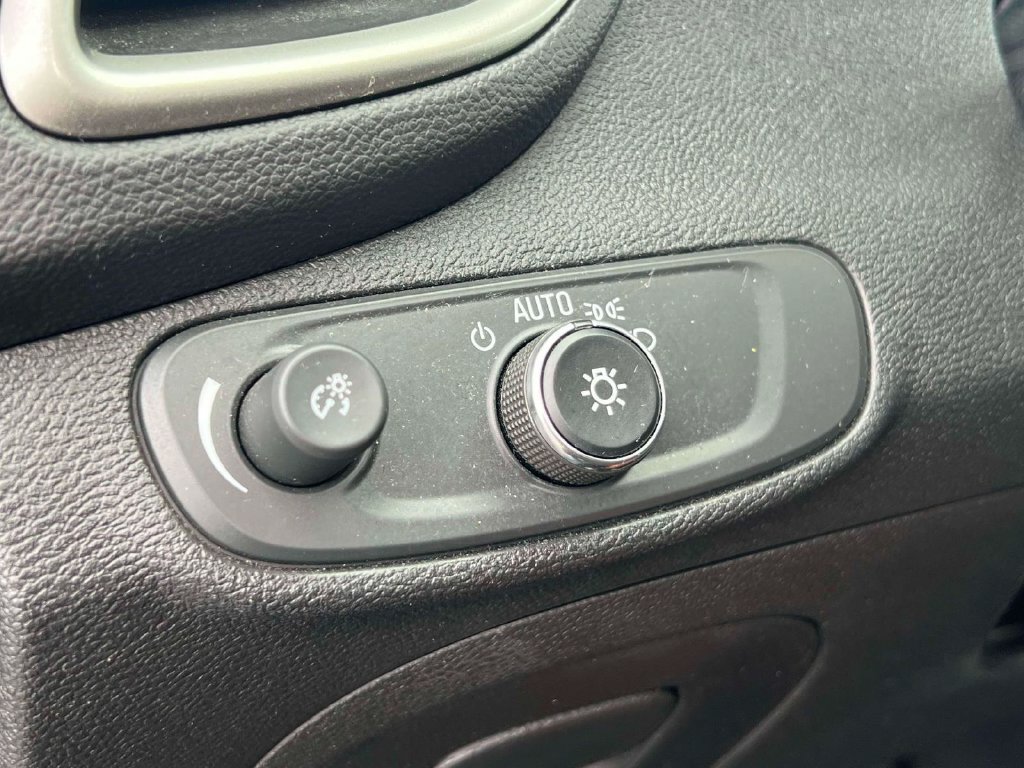 Used 2019 Chevrolet Trax LT w/ LT Convenience Package AWD/4WD image 20