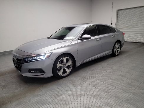 Used 2018 Honda Accord Touring image 2
