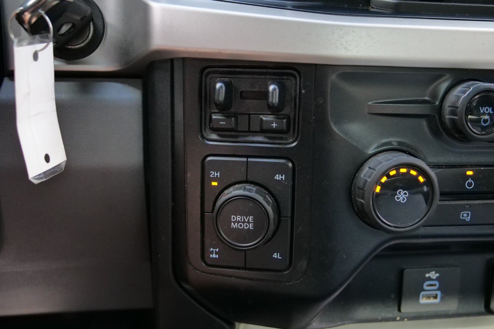 Used 2023 Ford F350 XL w/ 360-Degree Camera Package AWD/4WD image 18