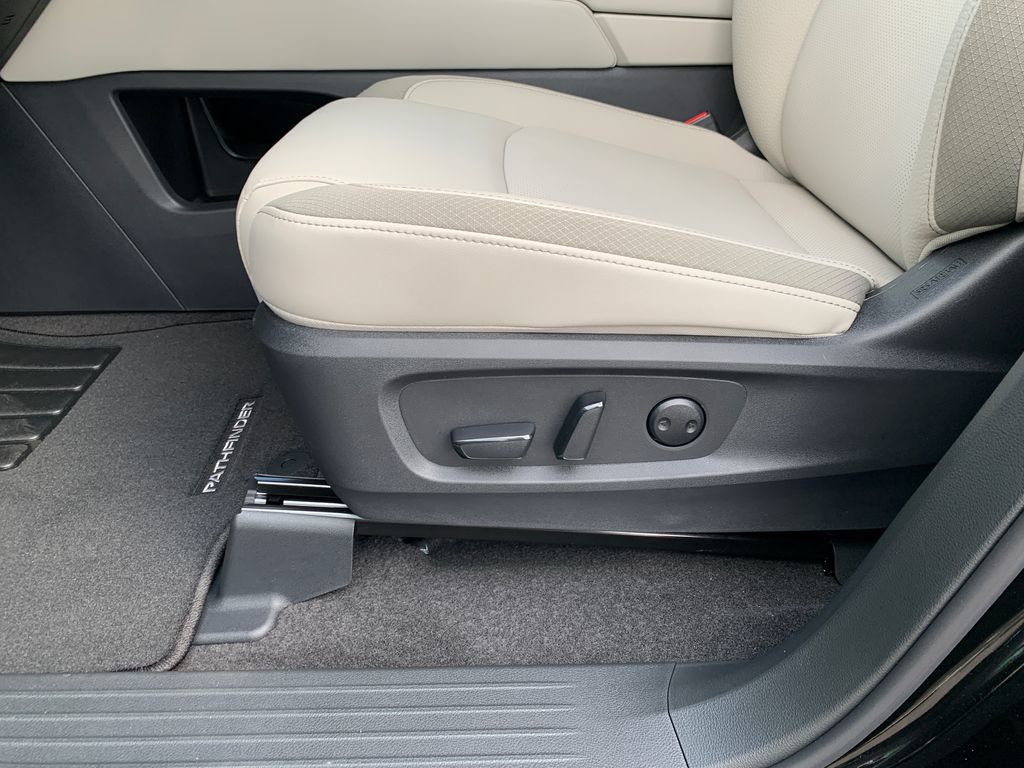 New 2026 Nissan Pathfinder SL w/ SL Premium Package FWD image 18