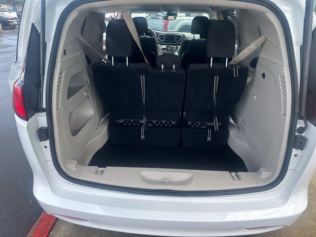 Used 2023 Chrysler Voyager LX FWD image 20