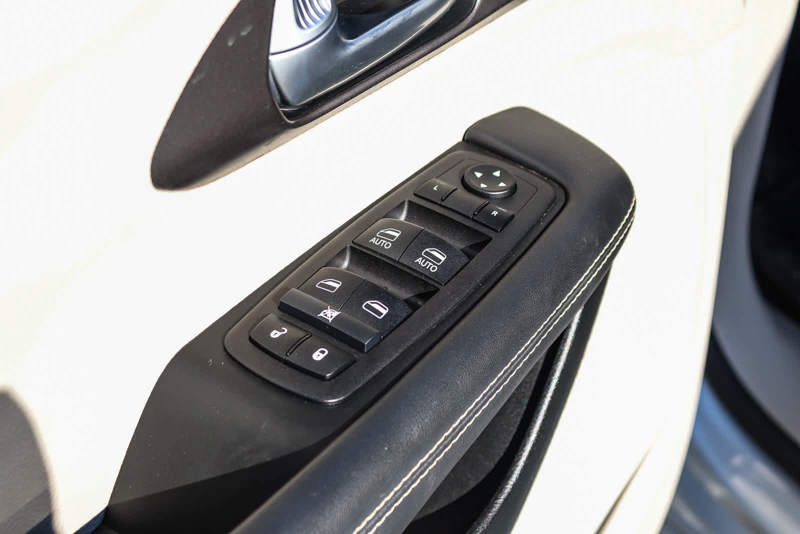Used 2024 Chrysler Pacifica Touring-L FWD image 22