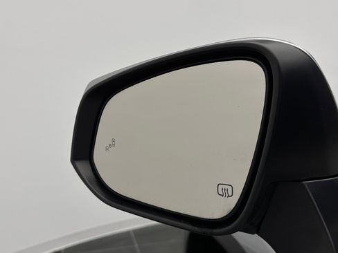 Used 2022 Toyota Highlander LE AWD/4WD image 12