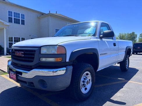Used 2004 GMC Sierra 2500 W/T AWD/4WD image 2