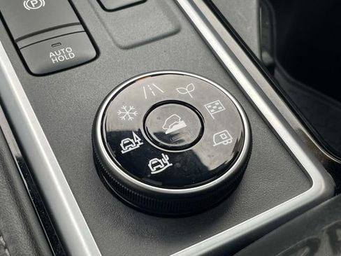 Certified 2023 Nissan Pathfinder Platinum w/ Black Appearance Package image 24