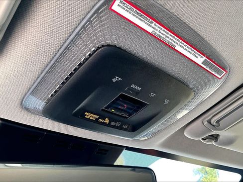 Used 2023 Toyota Prius Prime FWD image 33