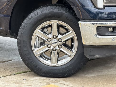 Used 2025 Ford F150 Lariat w/ FX4 Off-Road Package AWD/4WD image 3