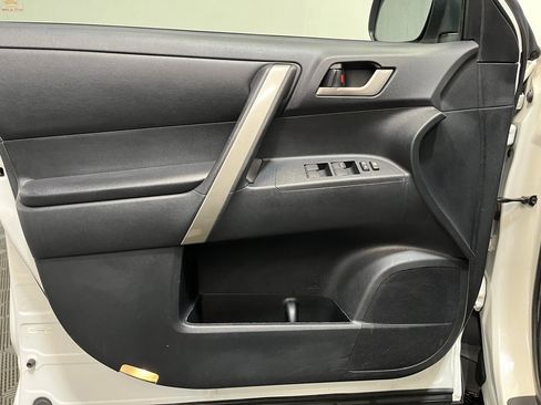 Used 2011 Toyota Highlander SE image 13